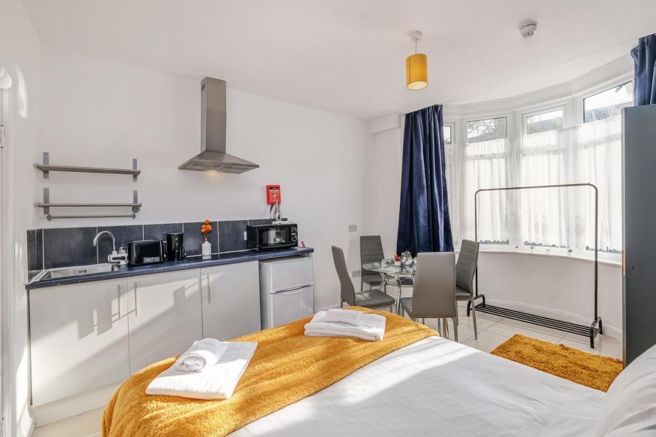 Fernbank Rooms Sudbury Hill, Harrow, Self-Contained Studios With En-Suite Harrow on the Hill Buitenkant foto
