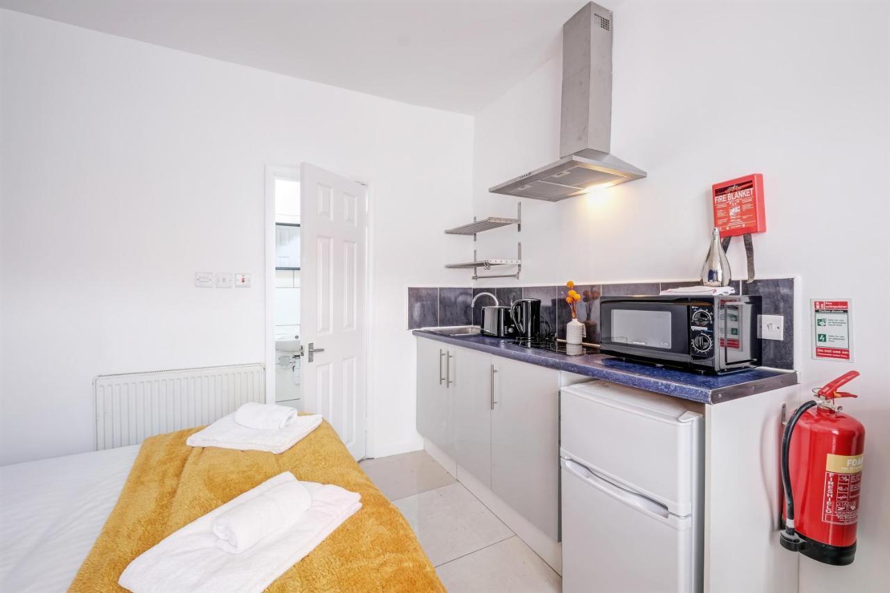 Fernbank Rooms Sudbury Hill, Harrow, Self-Contained Studios With En-Suite Harrow on the Hill Buitenkant foto