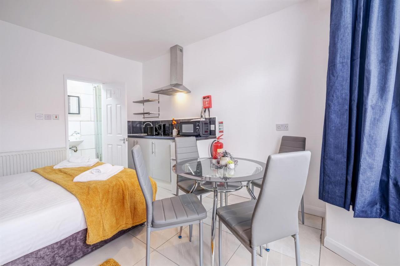 Fernbank Rooms Sudbury Hill, Harrow, Self-Contained Studios With En-Suite Harrow on the Hill Buitenkant foto