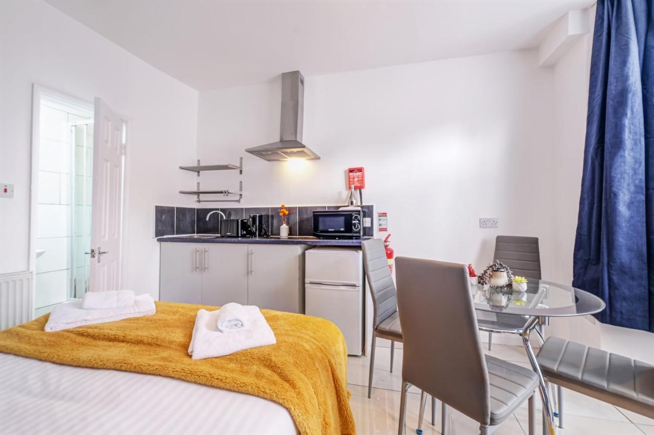Fernbank Rooms Sudbury Hill, Harrow, Self-Contained Studios With En-Suite Harrow on the Hill Buitenkant foto