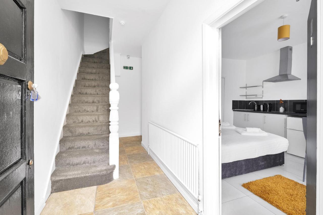 Fernbank Rooms Sudbury Hill, Harrow, Self-Contained Studios With En-Suite Harrow on the Hill Buitenkant foto