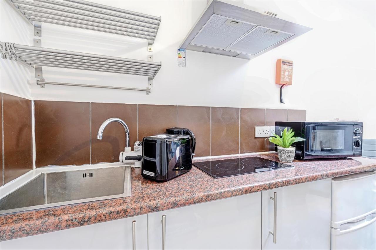 Fernbank Rooms Sudbury Hill, Harrow, Self-Contained Studios With En-Suite Harrow on the Hill Buitenkant foto