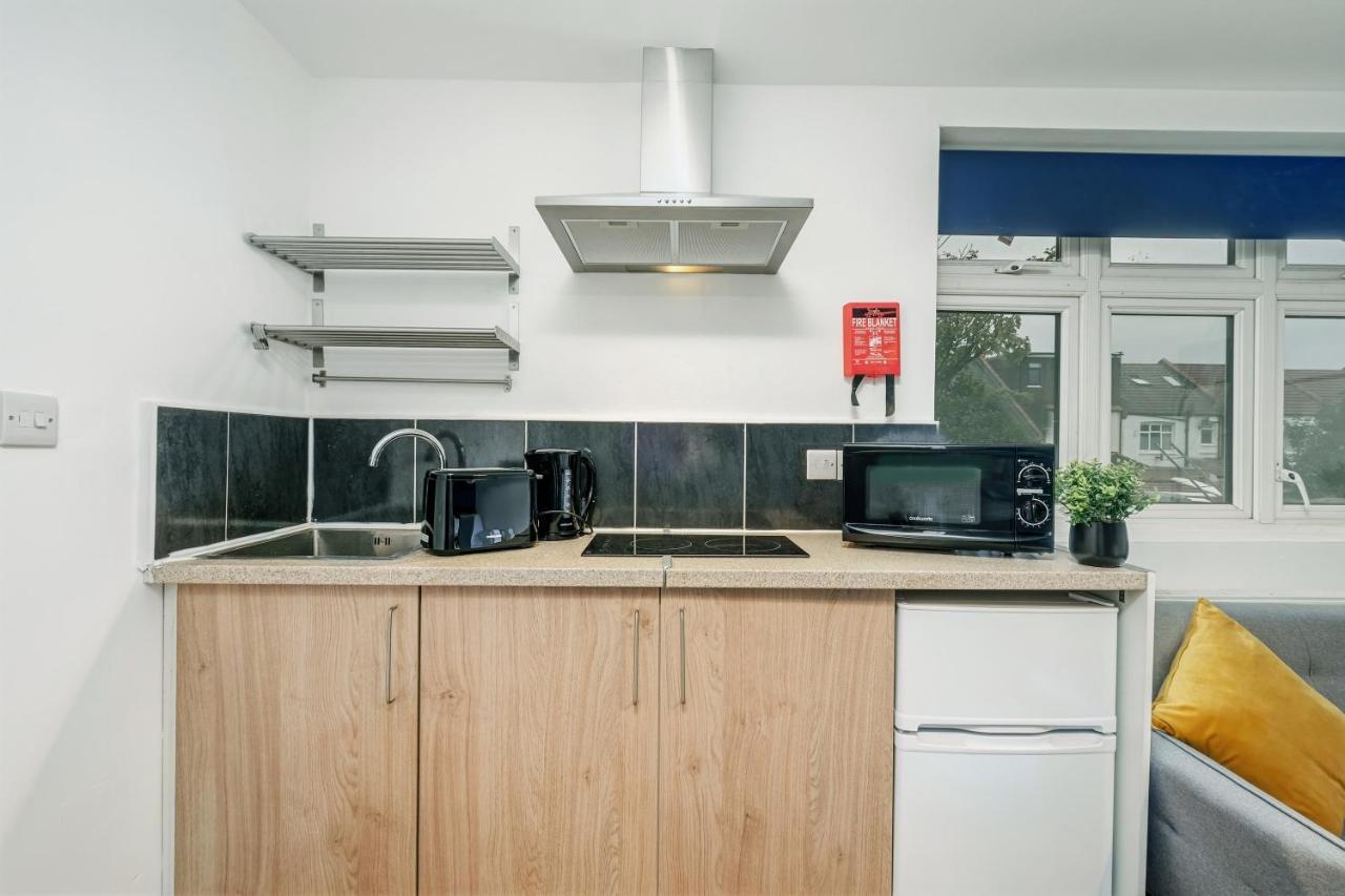 Fernbank Rooms Sudbury Hill, Harrow, Self-Contained Studios With En-Suite Harrow on the Hill Buitenkant foto