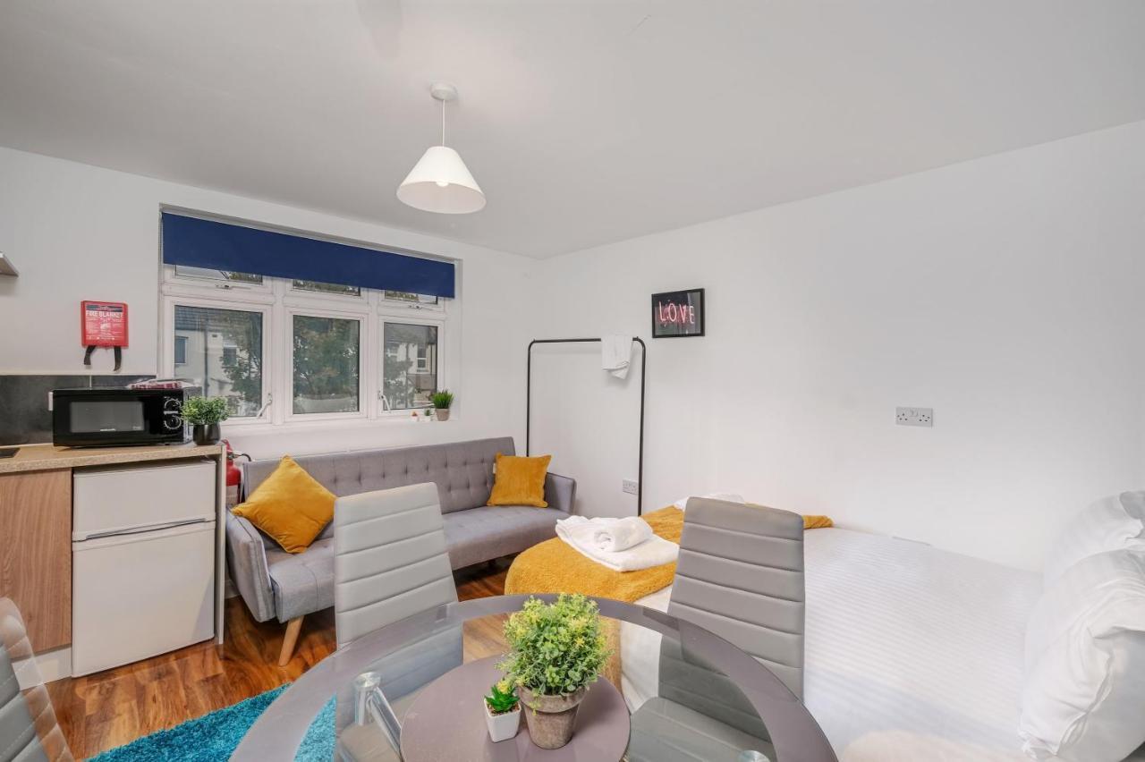 Fernbank Rooms Sudbury Hill, Harrow, Self-Contained Studios With En-Suite Harrow on the Hill Buitenkant foto
